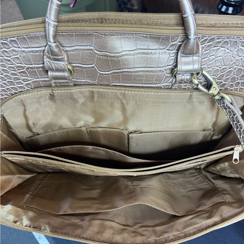 GAL Gold Faux Alligator Patent Leather Zipper Laptop/Computer Hand Bag/Purse EUC